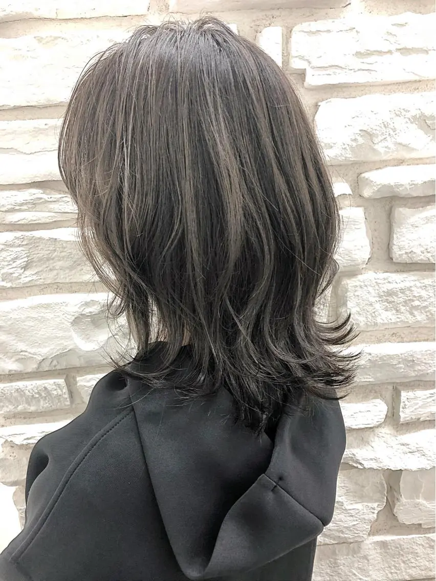 ミディアム 艶髪/ハイトーン Sherryのヘアスタイル