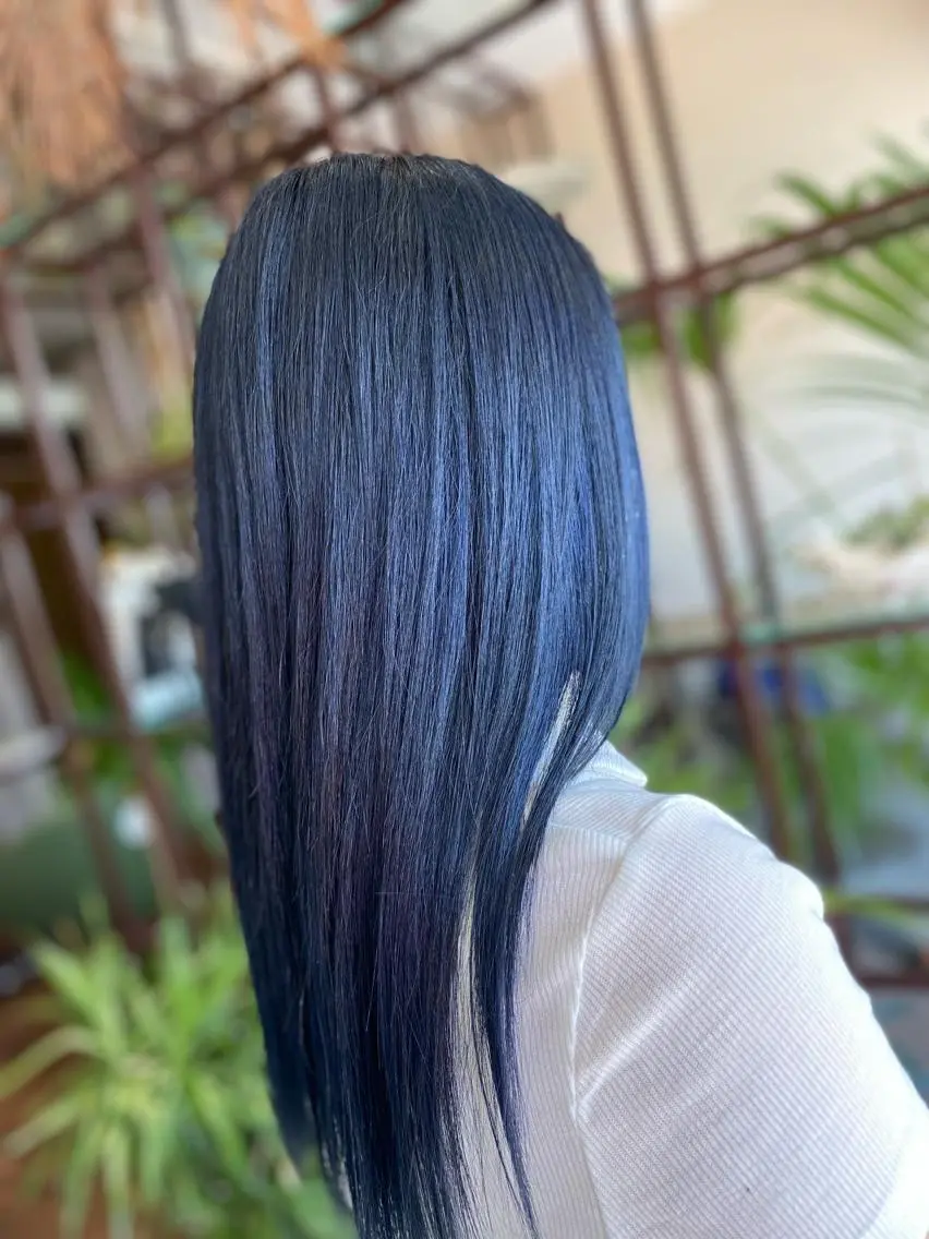 セミロング カラー ブリーチ ブルーカラー ケアブリーチ ネイビーカラー ヘアカラー Style Tのヘアスタイル