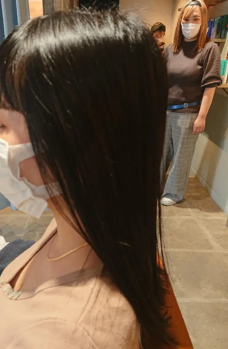 ロング alushe 岡 陽子のヘアスタイル