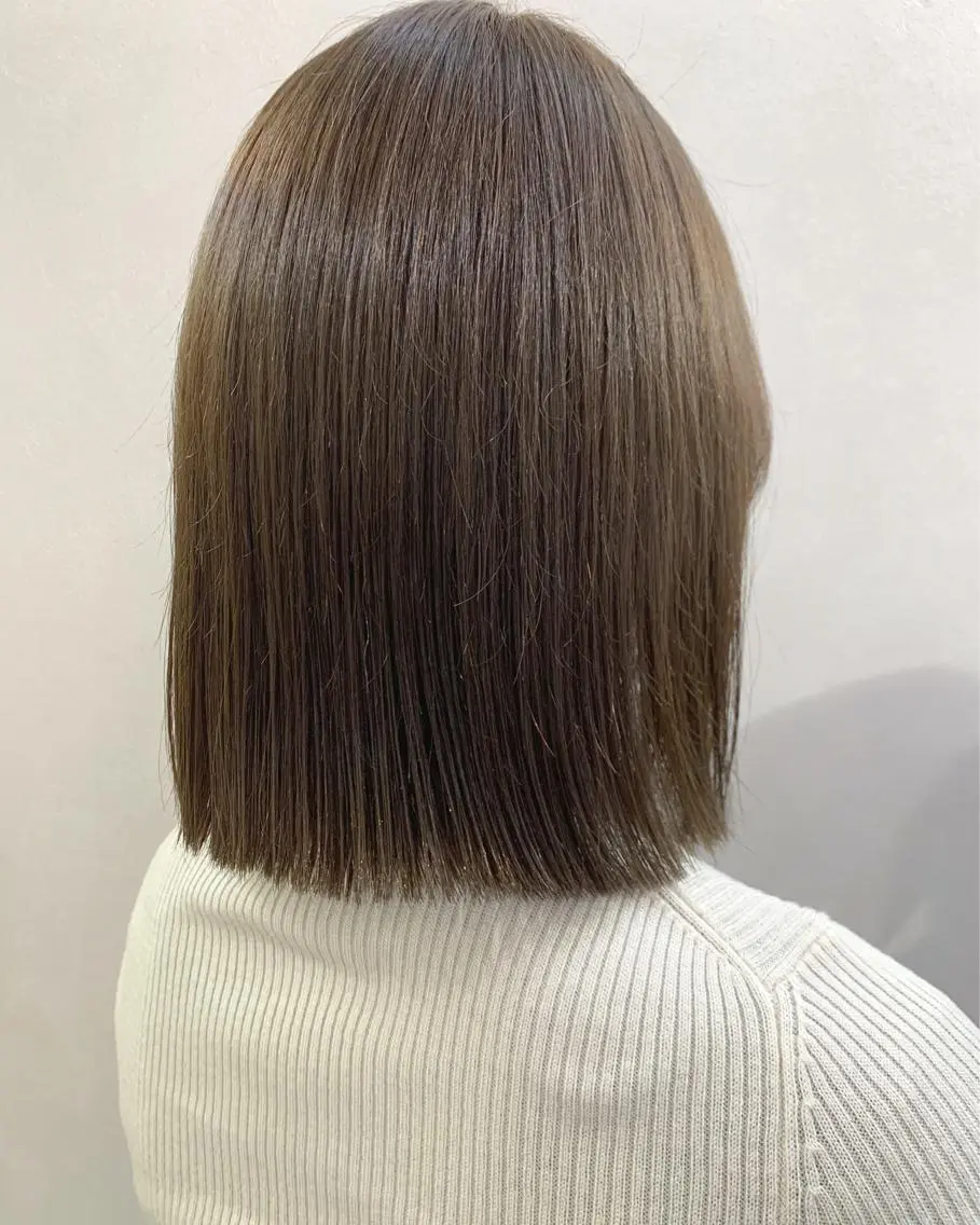 ショート カラー ベージュカラー オリーブベージュ hubhair レイヤー/透明感のヘアスタイル