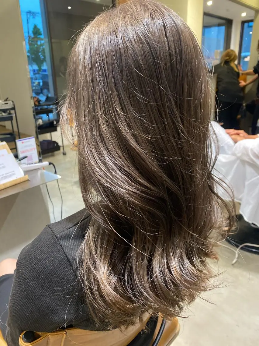 カラー ベージュカラー ブリーチ くろだ まみのヘアスタイル