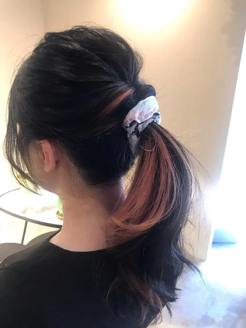 セミロング カラー ヘアアレンジ インナーカラー ピンクカラー RHAIRSALON 西山梓のヘアスタイル