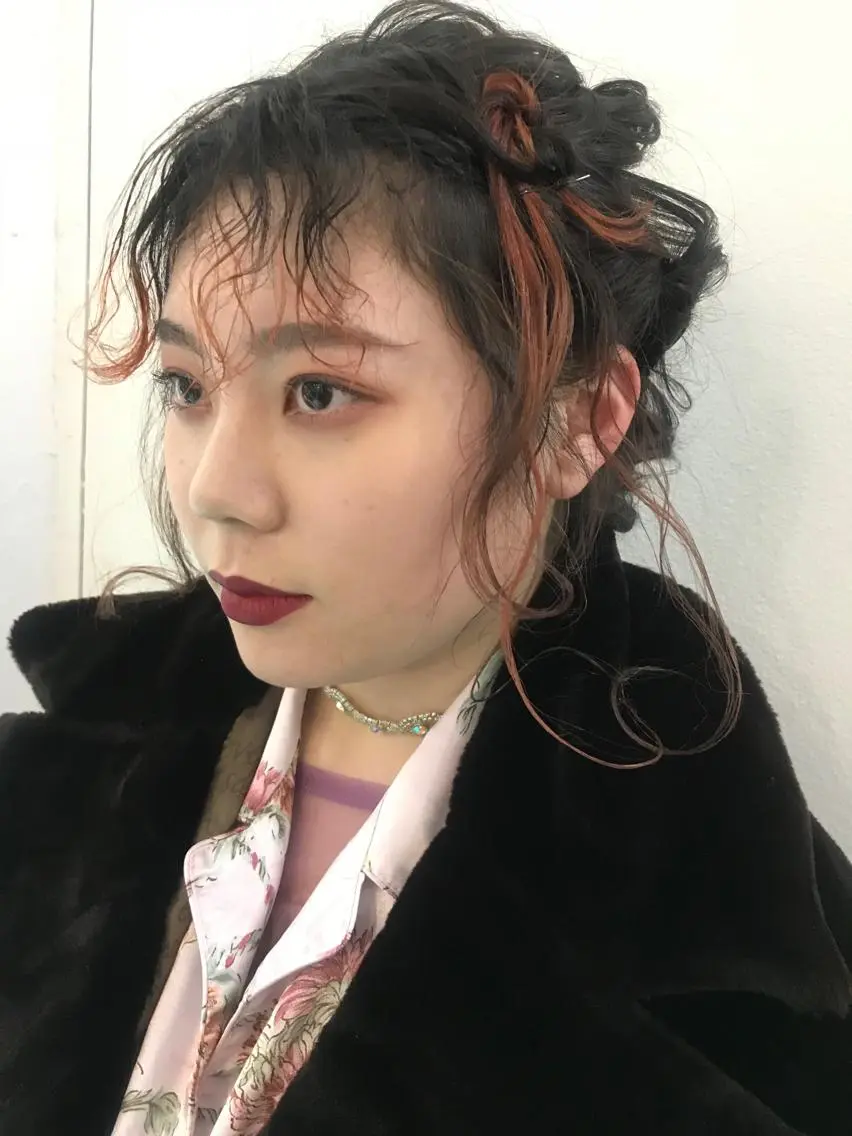 カラー デザインカラー 💓パーマ，💗 レイヤーカットのヘアスタイル