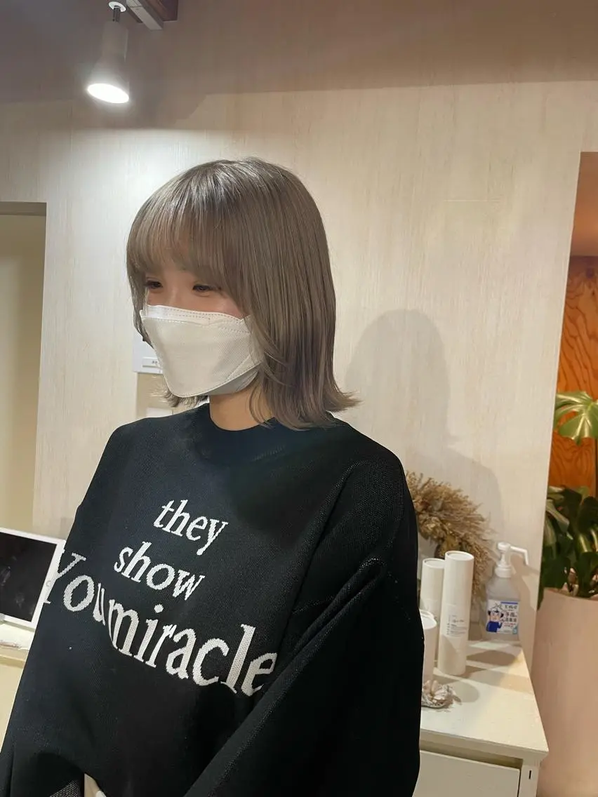 ミディアム 伊藤 友香のヘアスタイル