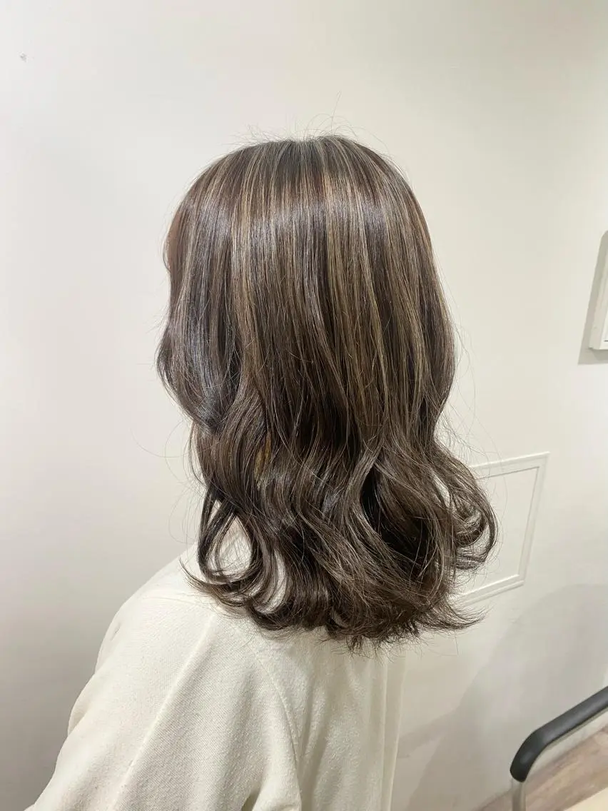 セミロング ヘアカラー たなか もえなのヘアスタイル