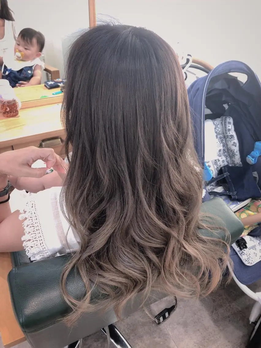 ロング カラー アディクシーカラー ベージュカラー グラデーションカラー イルミナカラー 外国人風カラー ヘアカラー 菊池 貢平のヘアスタイル