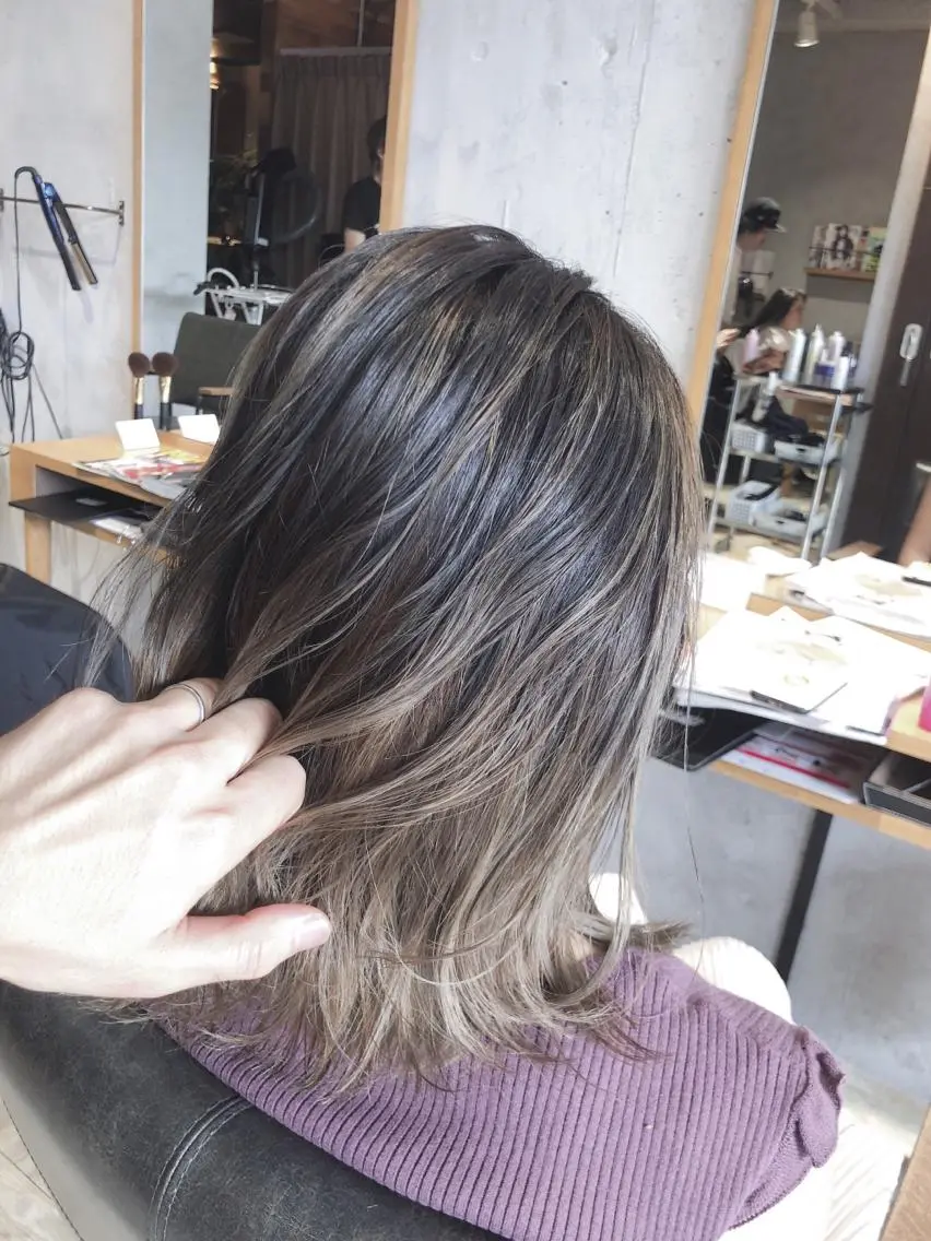 ミディアム ハイライト レイヤーカット REVE 美容室のヘアスタイル