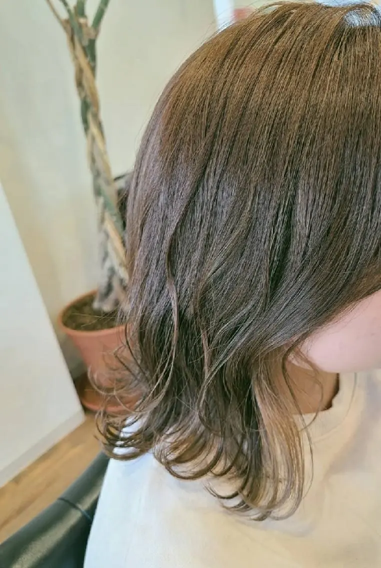 カラー ミディアム イヤリングカラー ヘアカラー 関口 友菜のヘアスタイル
