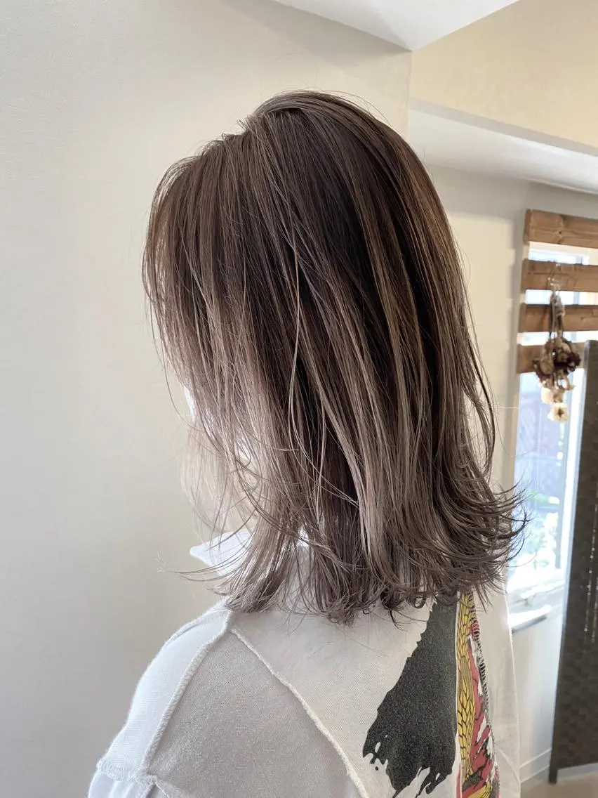 ミディアム ヘアカラー トリートメント ヘアセット ハルカ/透け感カラー /顔周りレイヤーのヘアスタイル