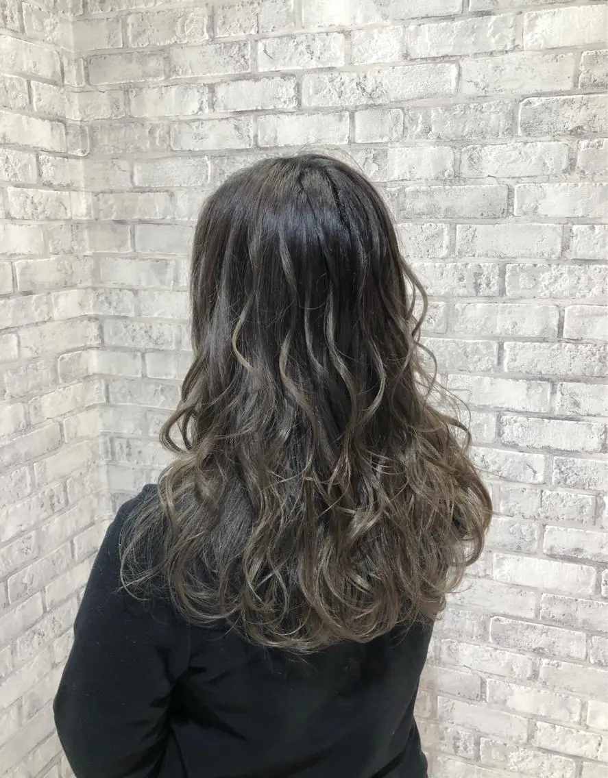 セミロング カラー ヘアアレンジ バレイヤージュ グレージュ レイヤーカット カット ヘアカラー トリートメント 秋山 幸太のヘアスタイル
