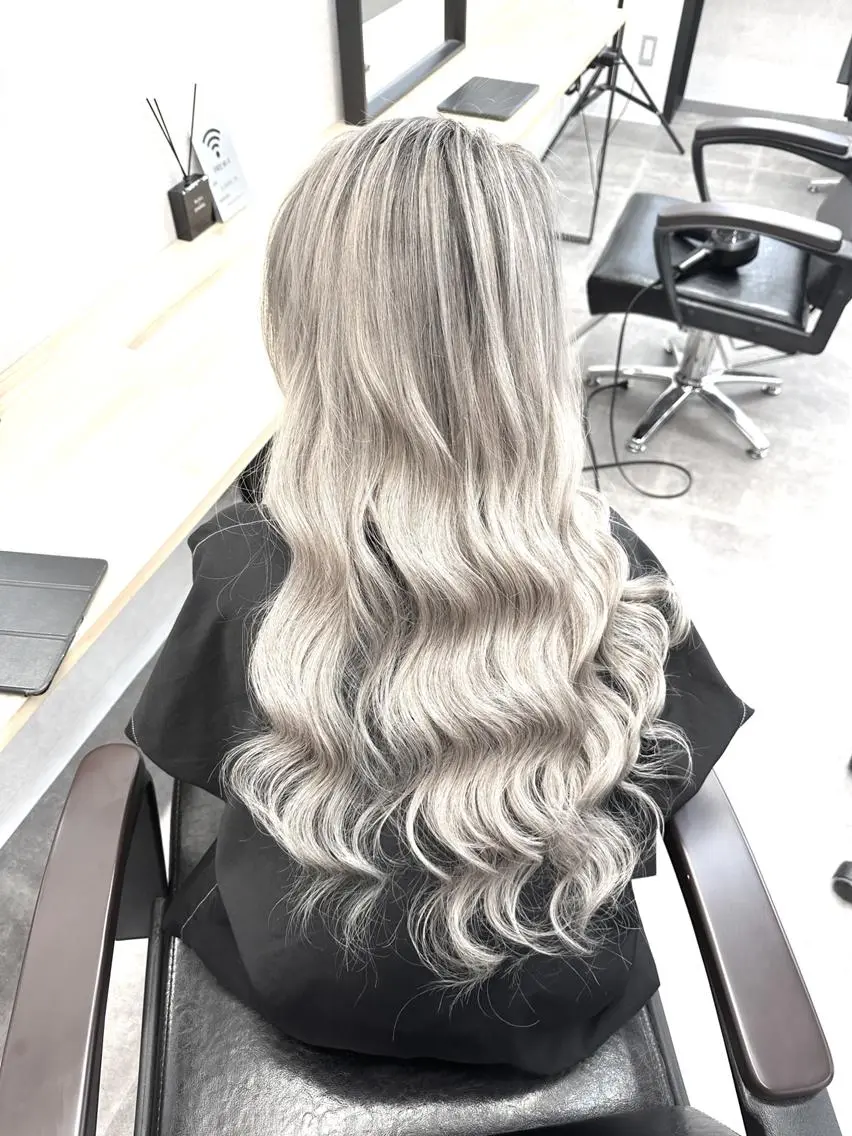 ロング カラー ヘアアレンジ ハイトーン カラーのヘアスタイル