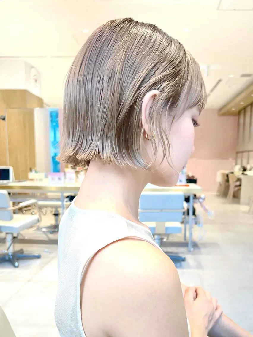 ミディアム カラー ベージュカラー 透明感カラー グレージュ ボブ カット ヘアカラー トリートメント レイヤー専門家 ダブルカラー修のヘアスタイル