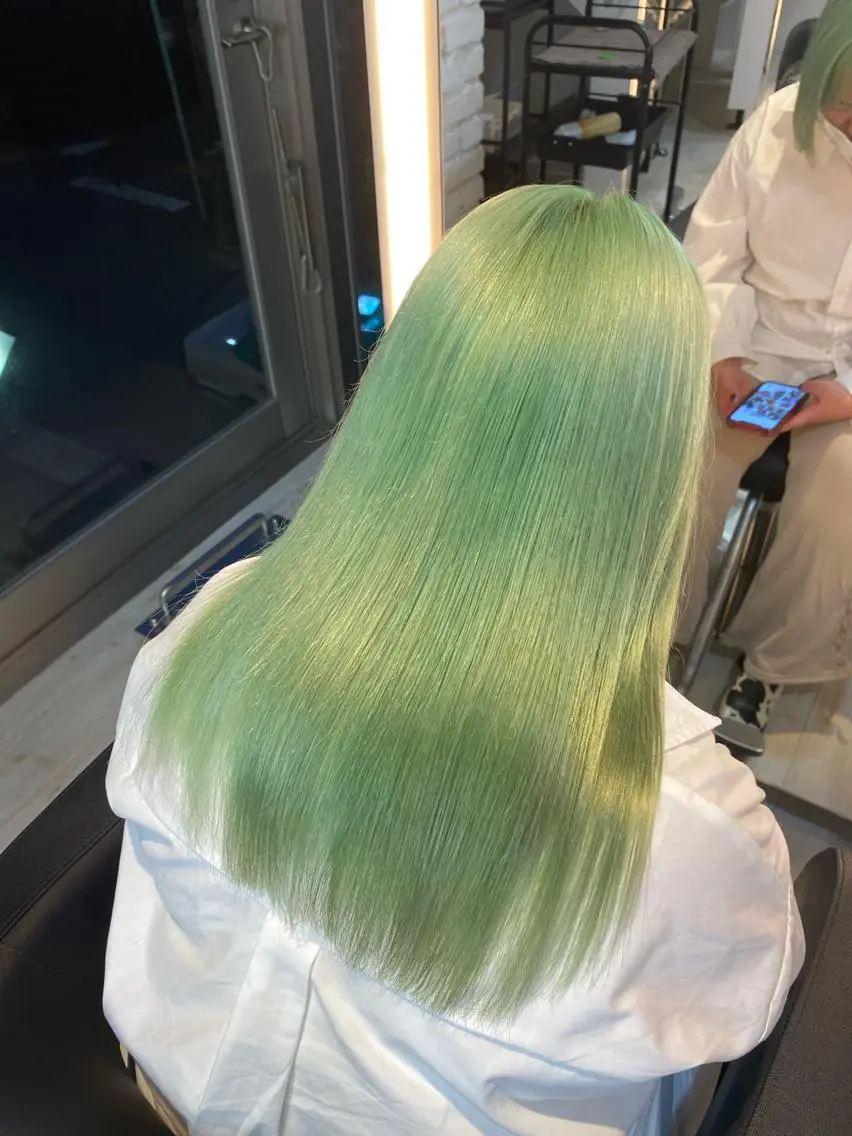 セミロング インク 美容院のヘアスタイル