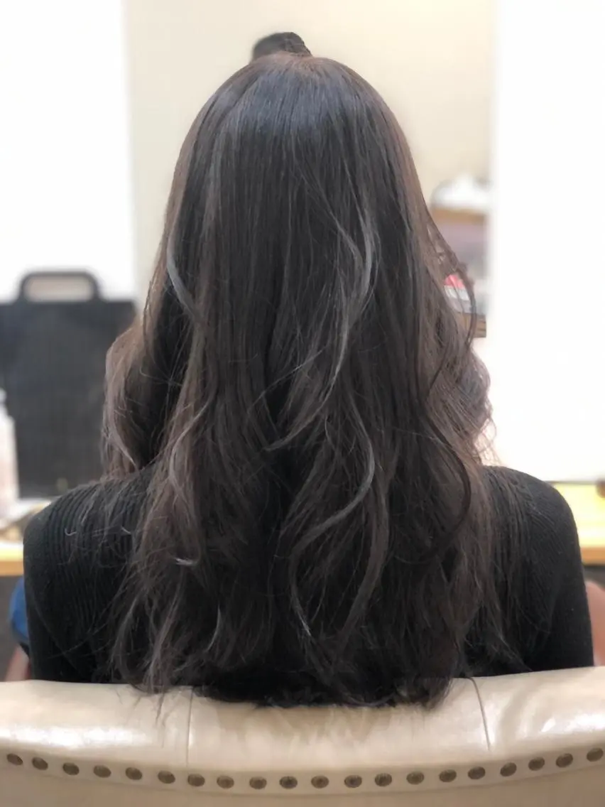 ロング カット ヘアカラー トリートメント H by Real meのヘアスタイル