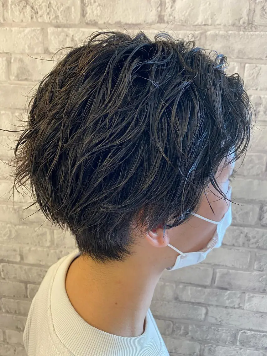 ミディアム パーマ メンズ ミディアムパーマ フェードカット メンズパーマ ツイストスパイラルパーマ 波巻きパーマ 💈メンズ特化 美容師サキ💈のヘアスタイル