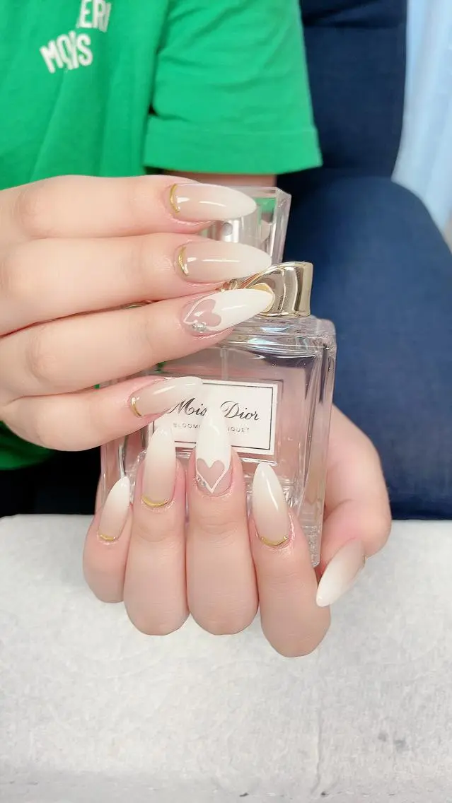 ロング カラー ネイル Petite Cannelleのネイルデザイン
