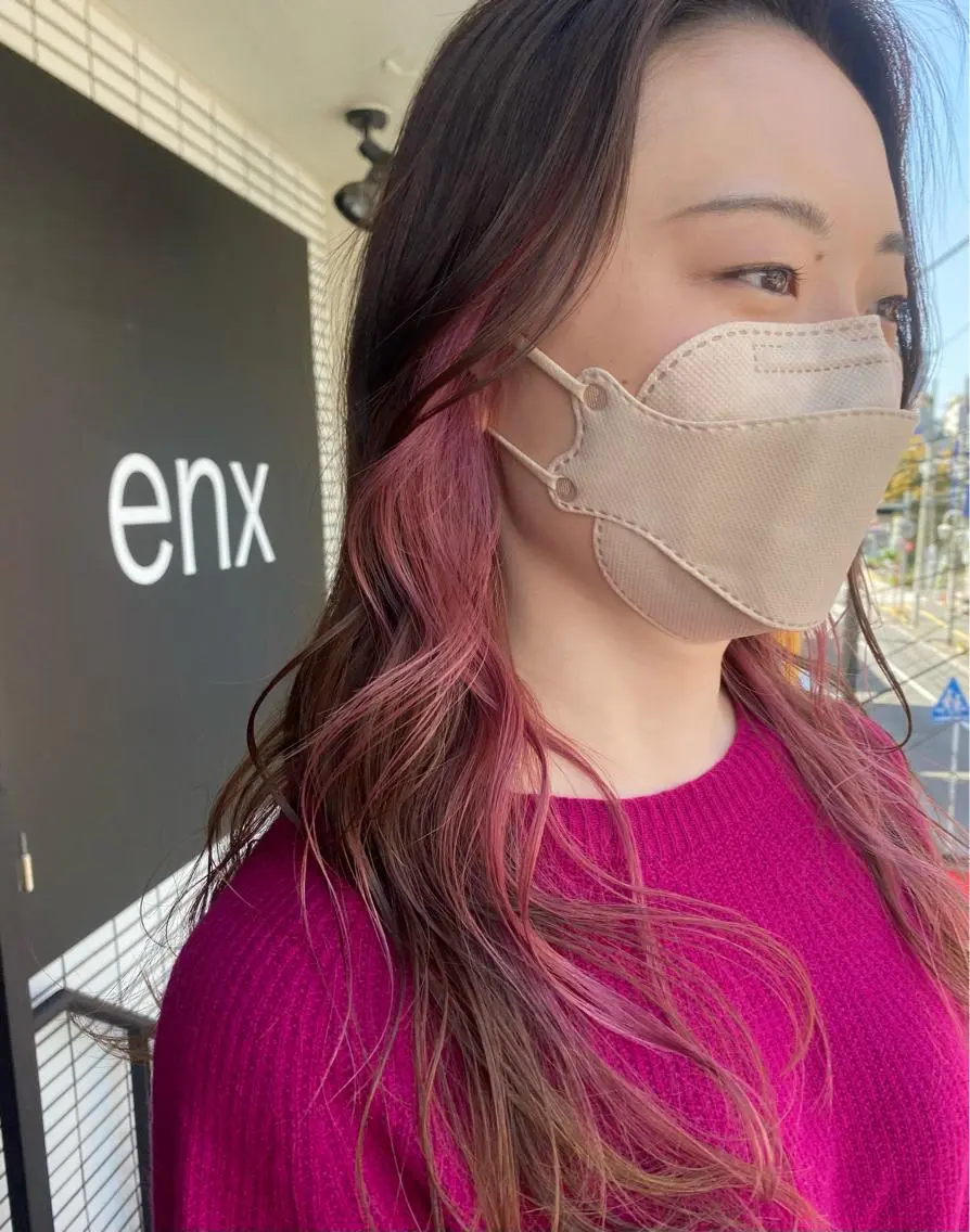 ロング カラー インナーカラー ピンクカラー 黒木 栞のヘアスタイル