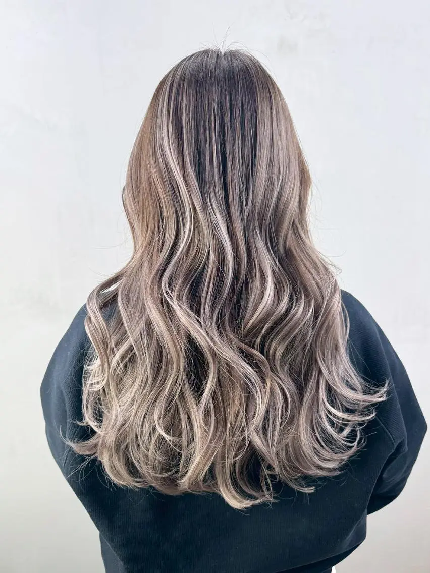 セミロング カラー ブリーチ ダブルカラー ハイトーンカラー カット ヘアカラー トリートメント ITbyALBUM 下北沢店のヘアスタイル