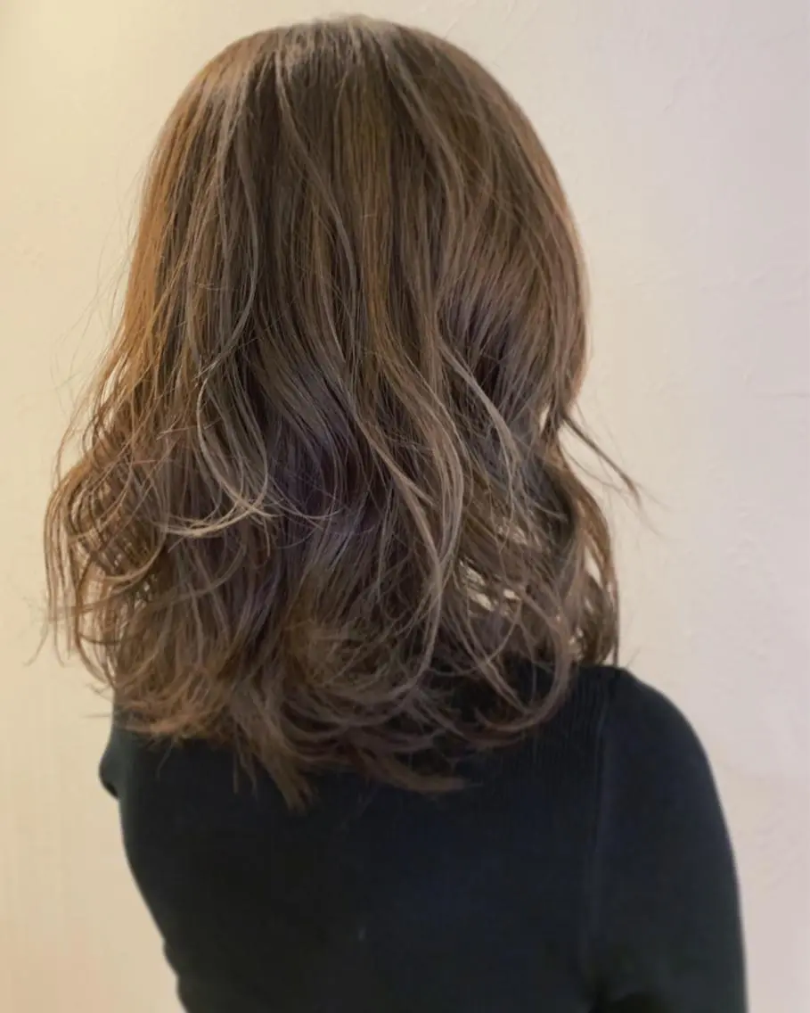 セミロング カラー アッシュ ベージュカラー ハイライトカラー ハイライト レイヤーカット ヘアカラー m ā l o.🌷 サカモトマイコのヘアスタイル