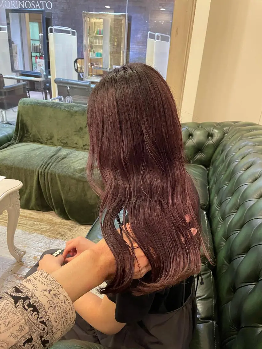 ロング ピンクブラウン ヘアカラー 山岸 朱里のヘアスタイル