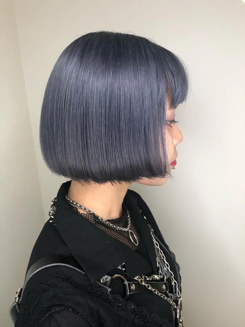 ショート カラー ウルフカット／吉村 桃子のヘアスタイル
