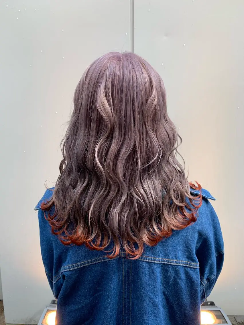 ミディアム カラー 小島 楓己のヘアスタイル