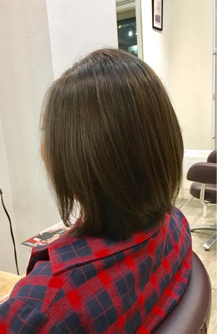 ショート カラー アディクシーカラー グレージュ ハイライトカラー ボブ ハイライト 中村 よしひでのヘアスタイル