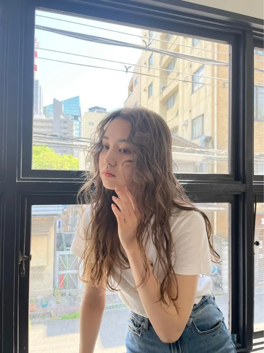 ロング カラー 佐藤 永夏のヘアスタイル