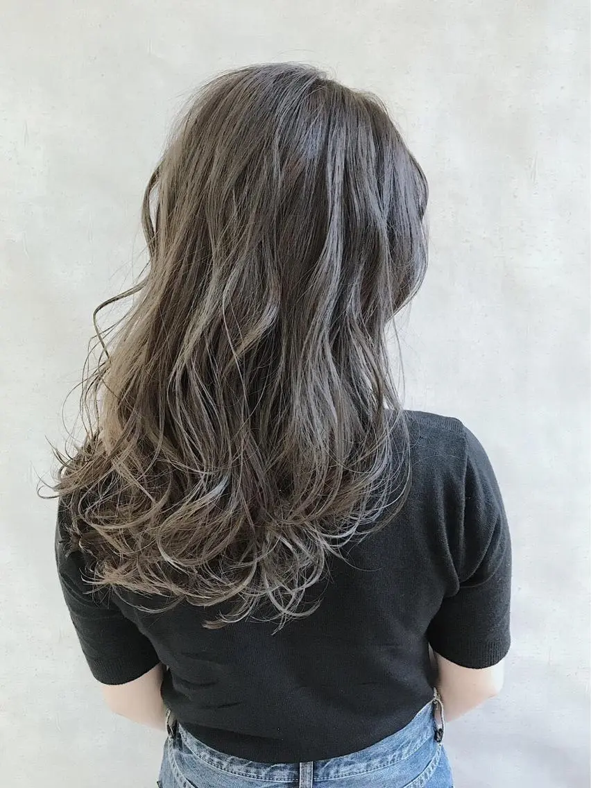 ミディアム カラー _WHITE 天王寺のヘアスタイル