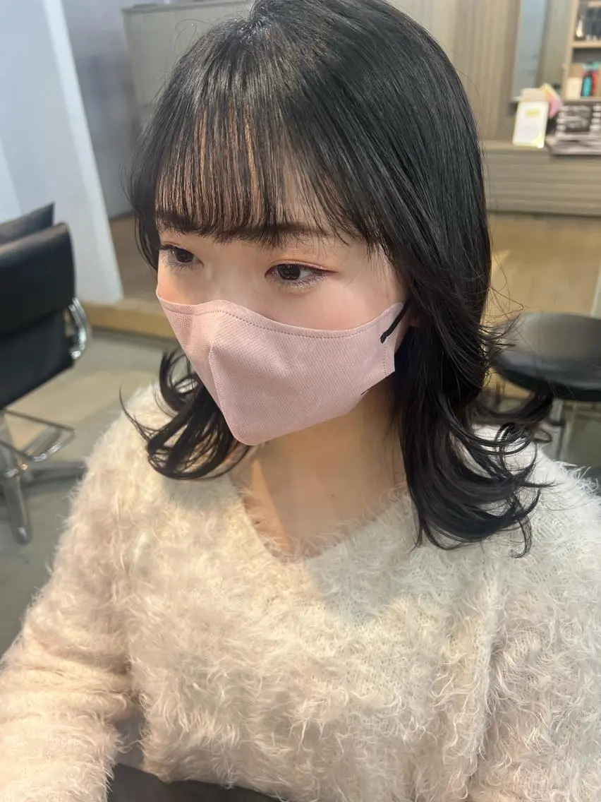 ミディアム くびれヘア 顔周りカット 韓国風ヘア シースルーバング Sachiko ❤︎Pressのヘアスタイル