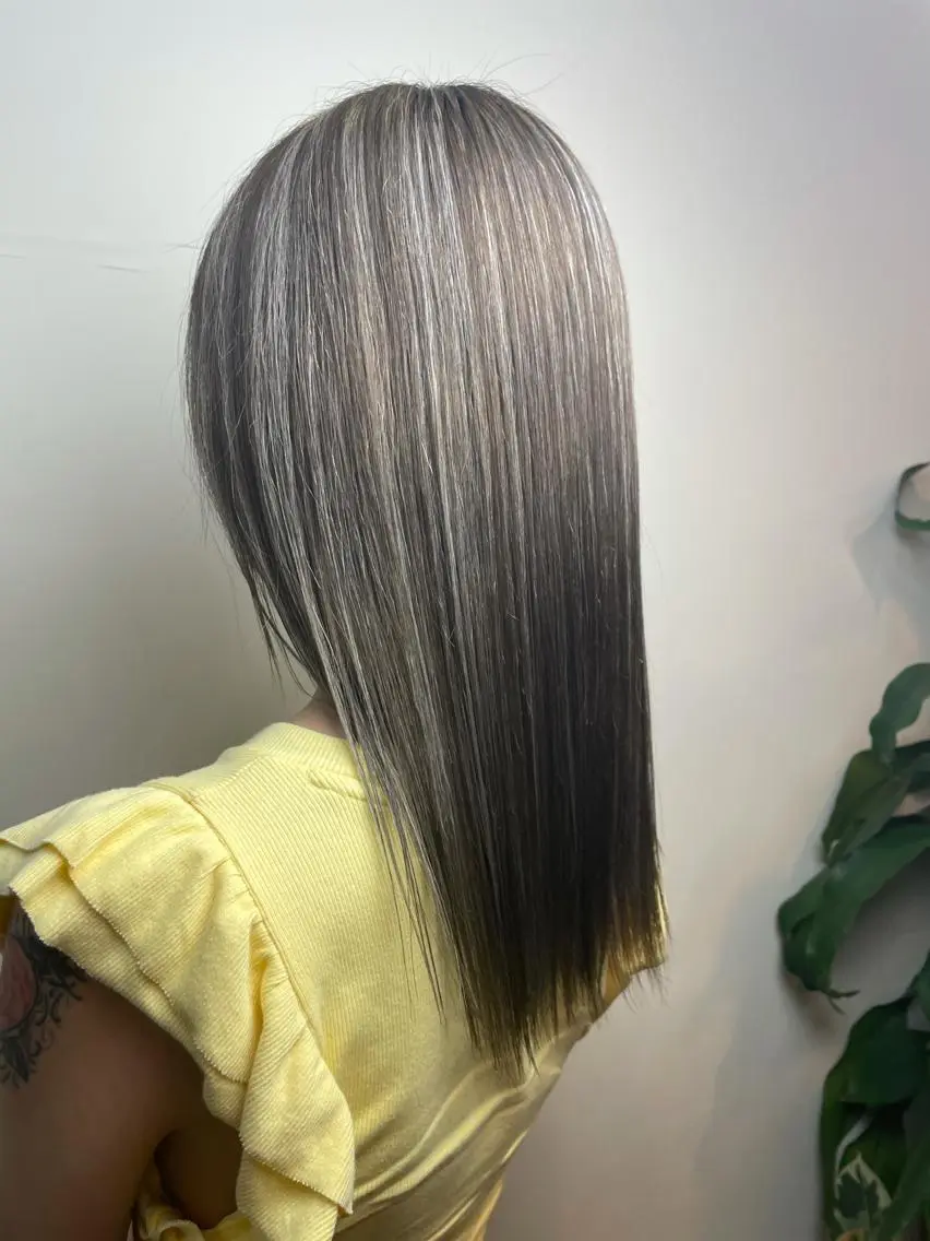 セミロング カラー ハイライトカラー ハイライト カット ヘアカラー WEST OLAND加藤圭介のヘアスタイル