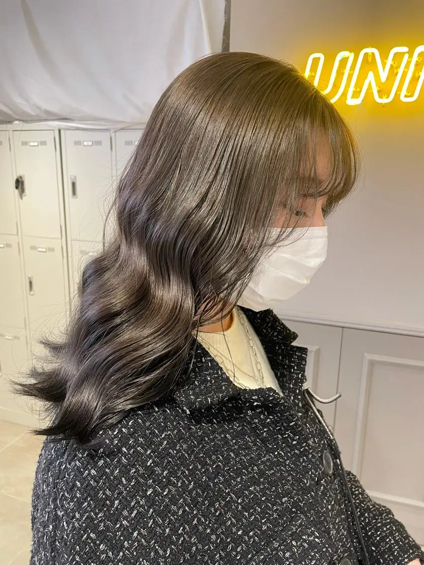 ロング カラー 抜け感レイヤー︴ ニュアンスカラーのヘアスタイル