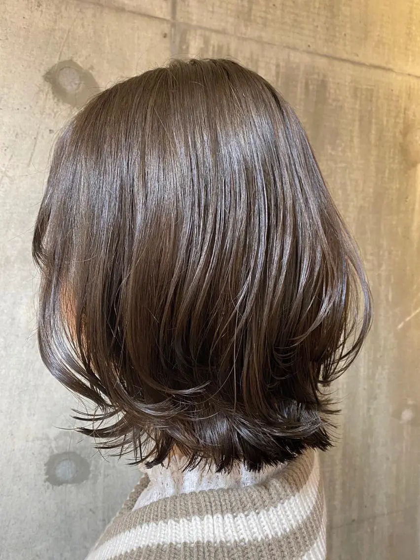 ミディアム カラー ベージュカラー ミルクティーベージュ レイヤーカット/ 根本瑠実のヘアスタイル