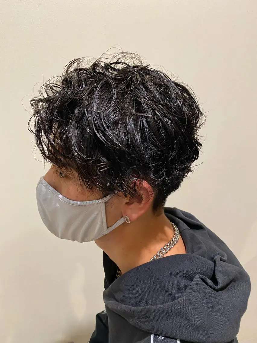 ショート メンズ センターパート メンズパーマ 依田悠人 🌟メンズカット特化のヘアスタイル
