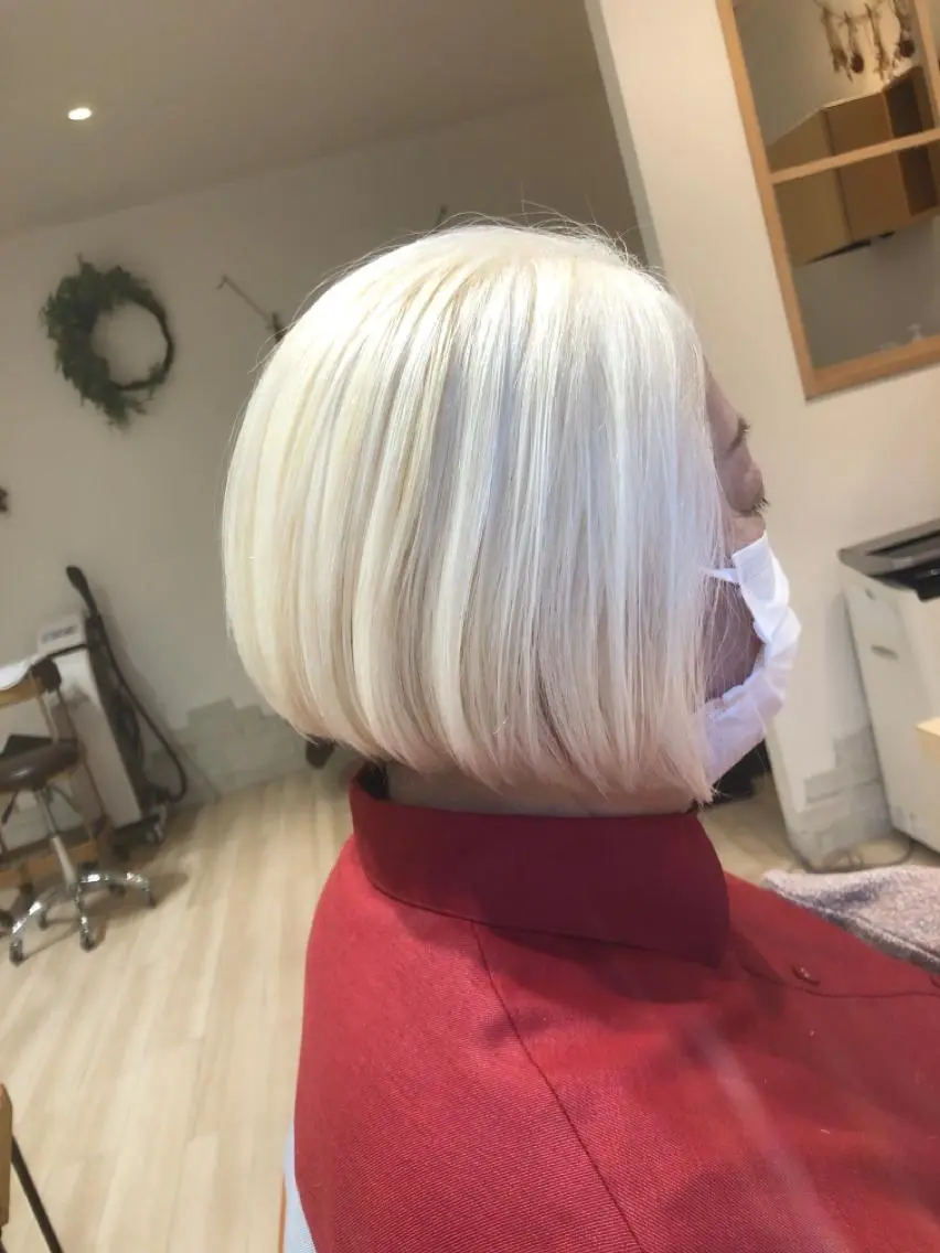ショート カラー パーマ ヘアアレンジ ベージュカラー ブリーチ ホワイトベージュ ボブ カット ヘアカラー トリートメント 【ツヤ髪美容師】 ツダケイスケのヘアスタイル
