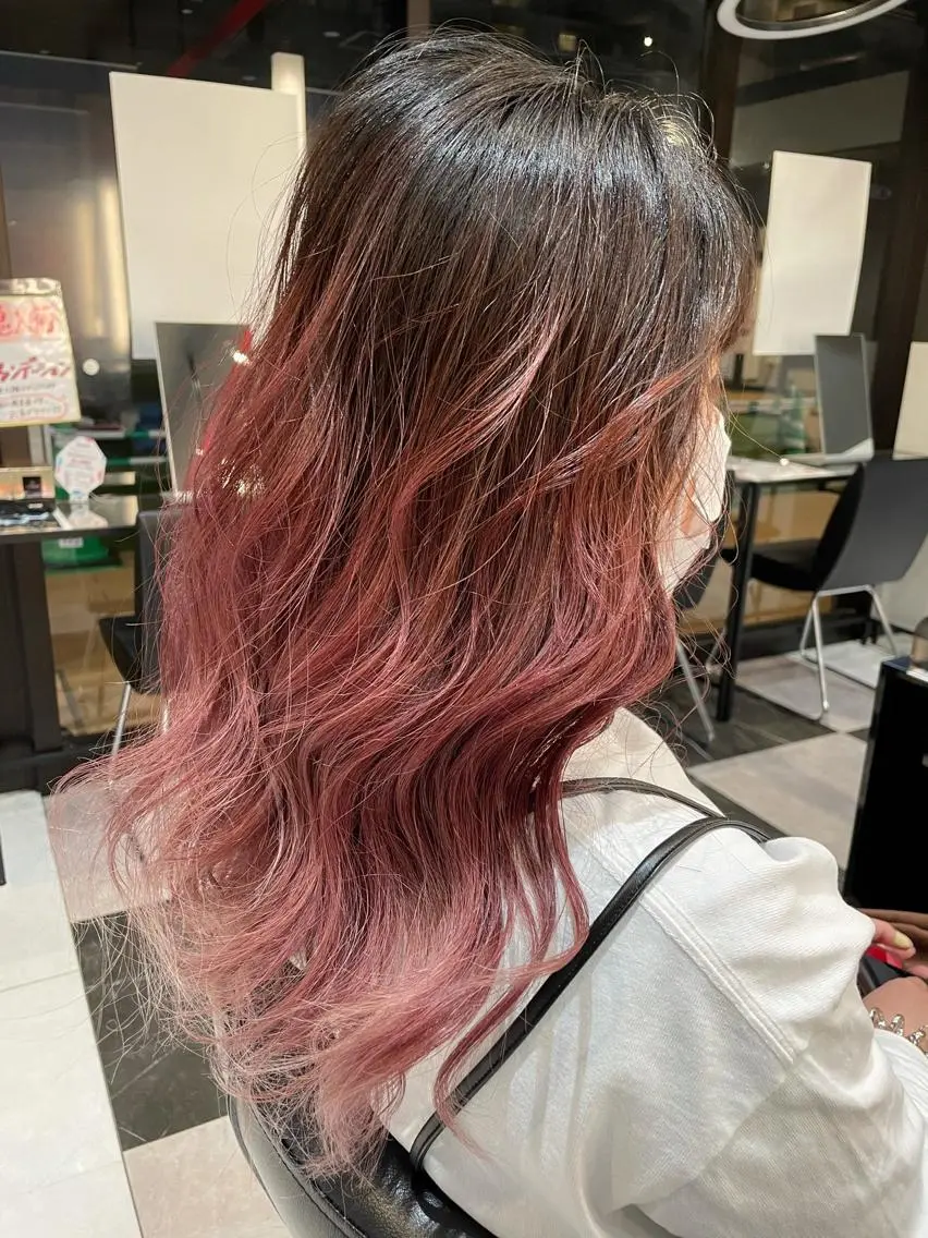 セミロング カラー グラデーションカラー ピンクカラー メンズヘア特化 崎田 成人のヘアスタイル