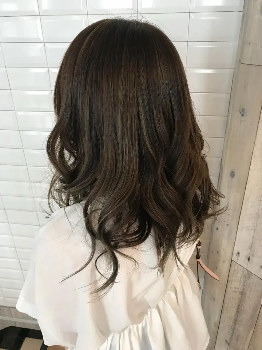 ロング カラー アッシュ ハイライトカラー ハイライト 猪ノ原 弘子のヘアスタイル