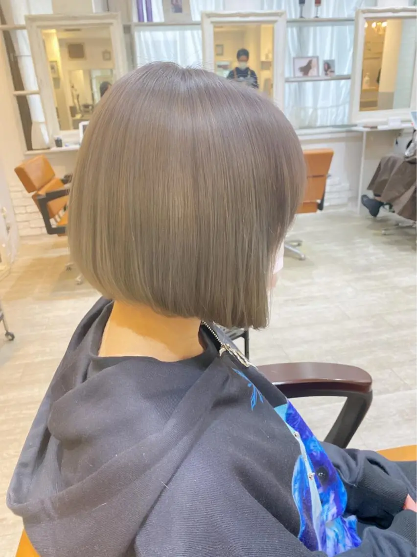 ショート カラー ベージュカラー ブリーチ シルバー シルバーベージュ ヘアカラー 🌈艶髪人気№１🌈 newi池袋店⭐江口のヘアスタイル