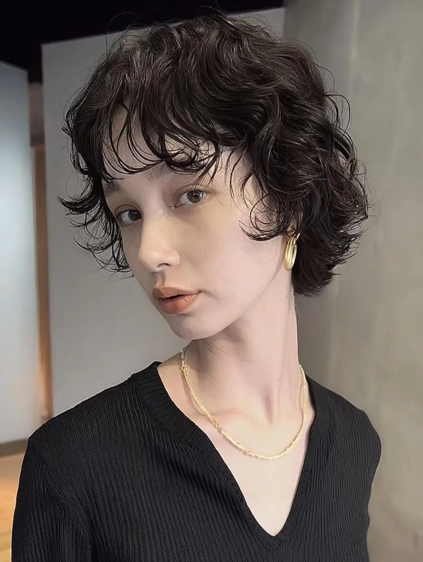 ショート パーマ ボブ 伸ばしかけ レイヤーカット 小顔カット 外ハネヘア カット パーマ トリートメント 大久保 雪乃🌛のヘアスタイル