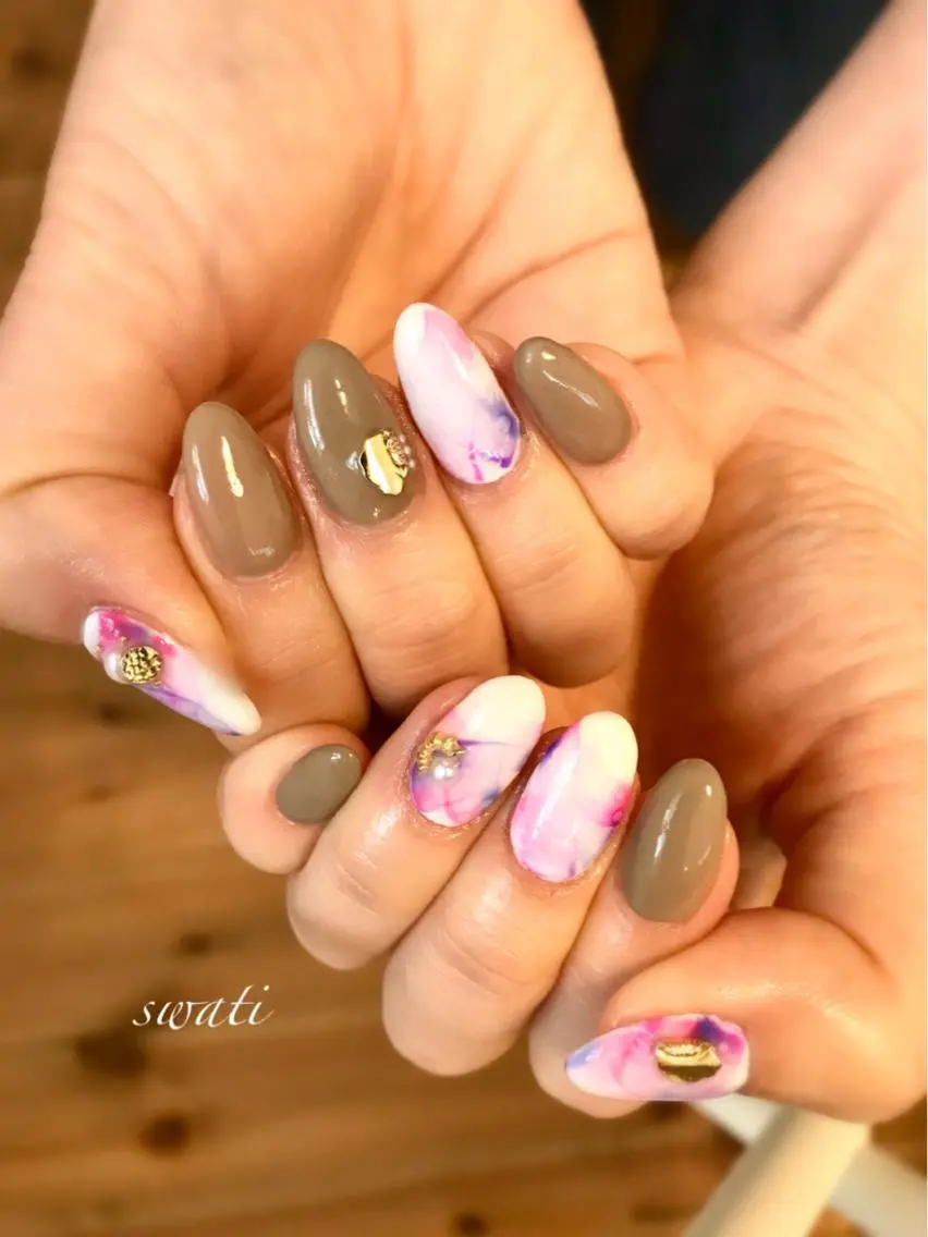 ネイル アートネイル ニュアンスネイル オフィスネイル シンプルネイル 春ネイル yuko (ネイリスト)のネイルデザイン