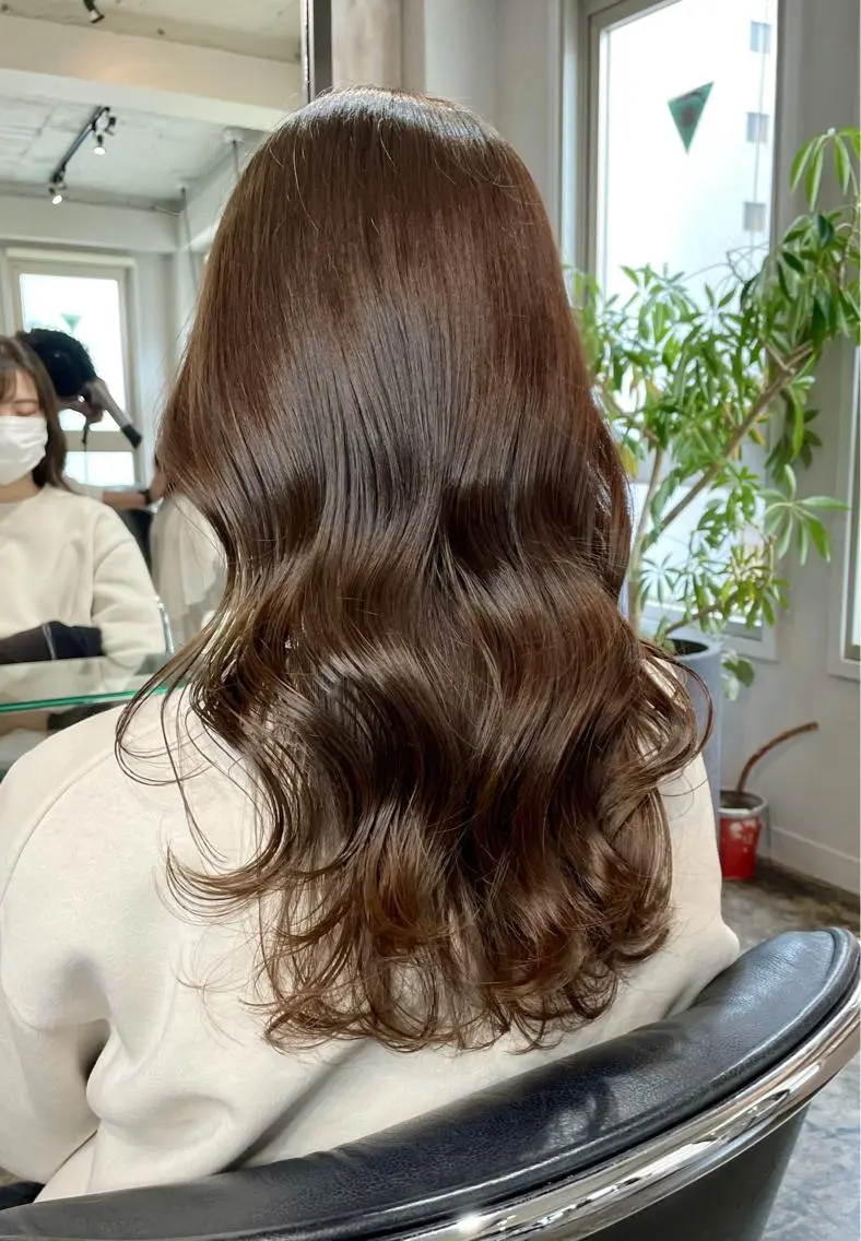 ロング カラー ベージュカラー 元町神戸 國井椋介のヘアスタイル
