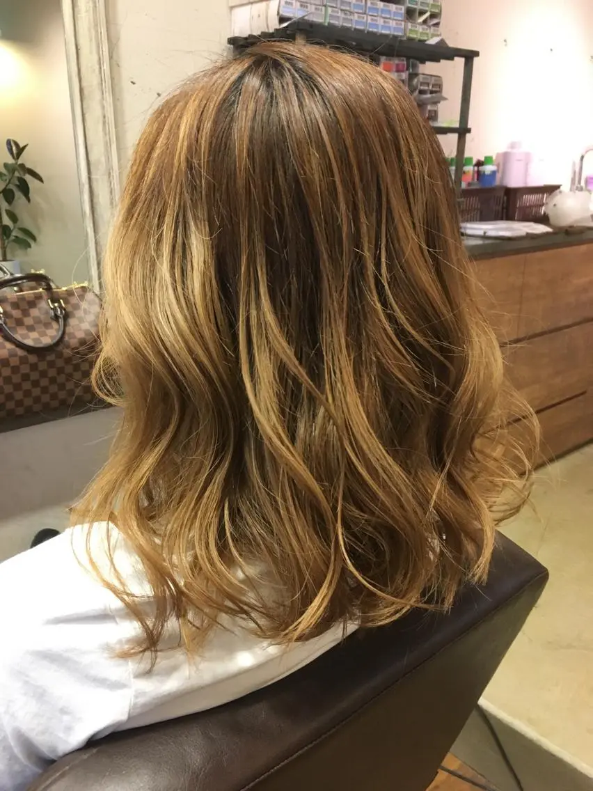 セミロング ハイトーン得意😍 Lumiereのヘアスタイル
