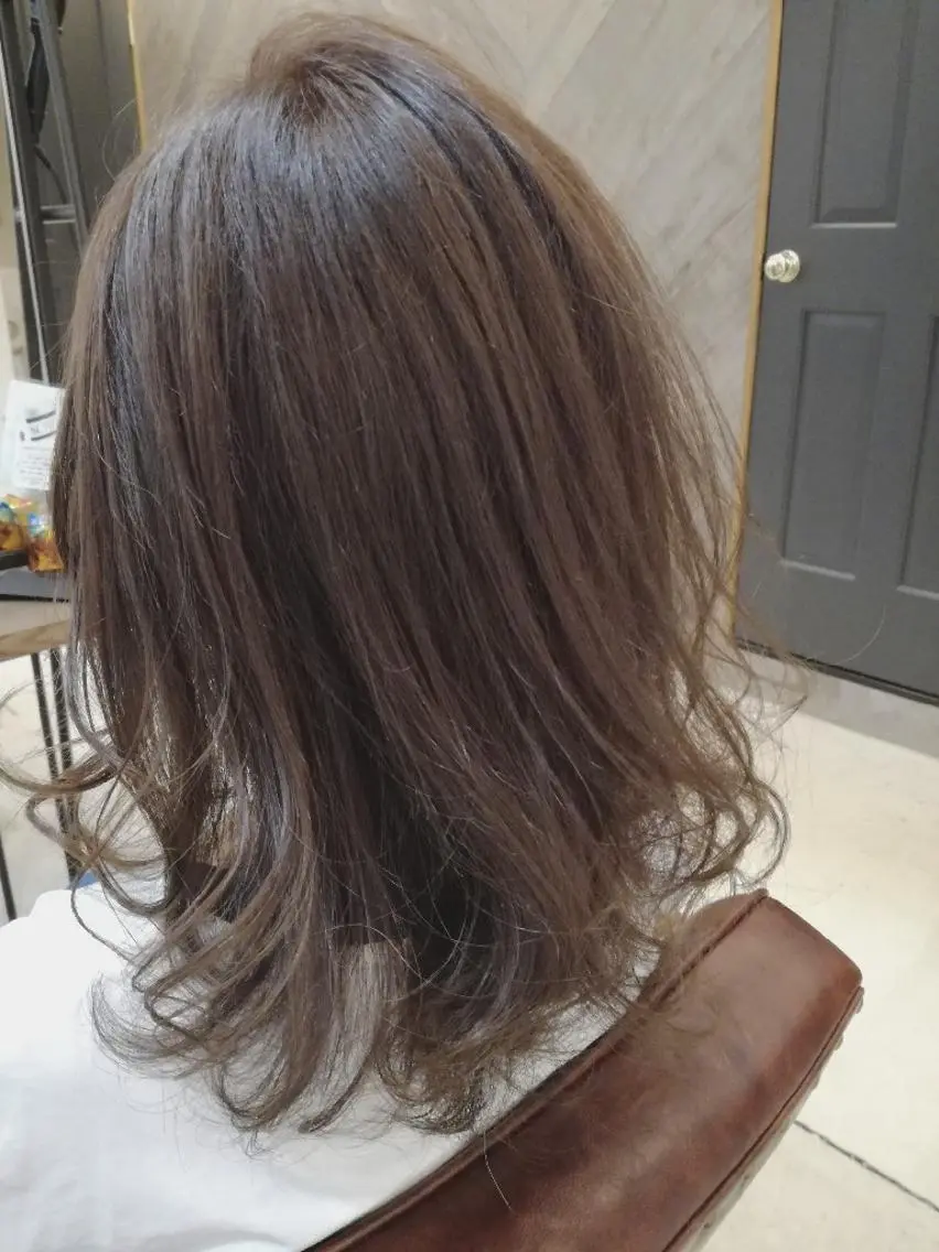 ミディアム カラー ヘアアレンジ パーマ ネイル キッズ メンズ マツエク・マツパ グレージュ 中津No.1髪質改善 店長✨透ける暗髪のヘアスタイル