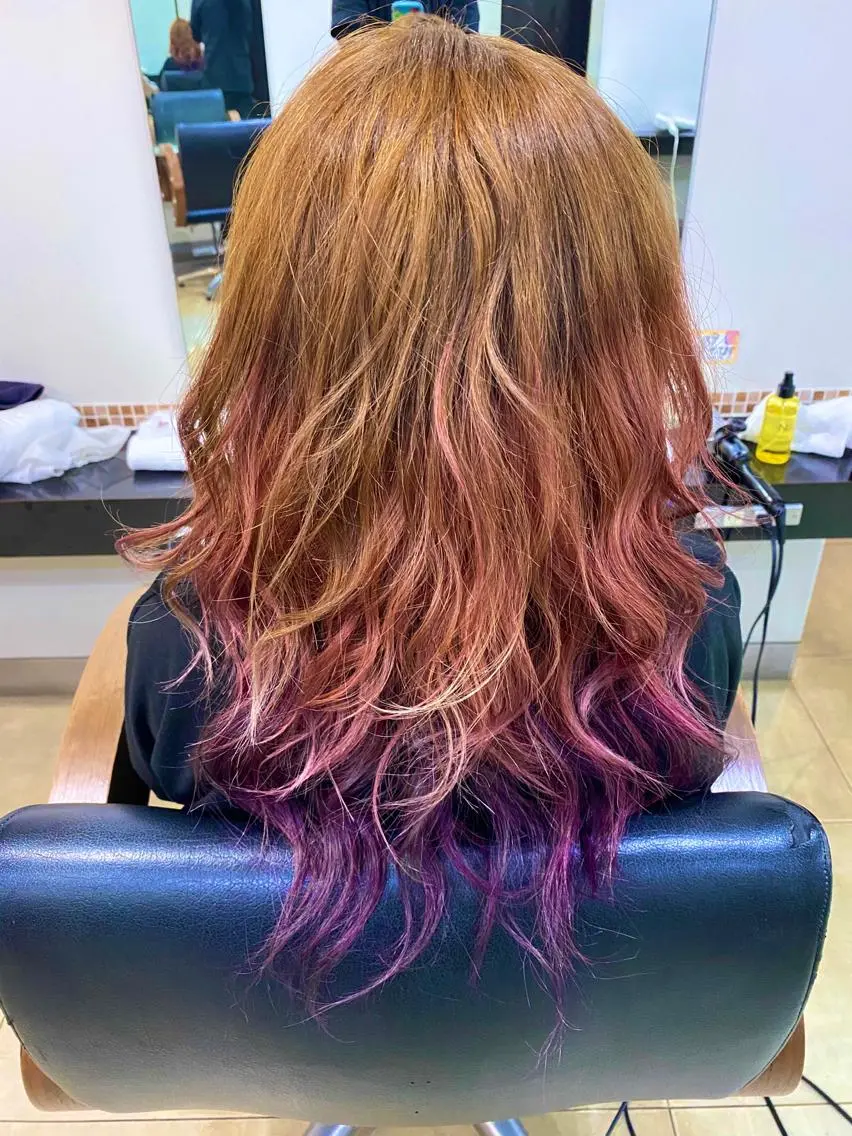 セミロング カラー ヘアアレンジ ベージュカラー グラデーションカラー イルミナカラー インナーカラー ピンクカラー 烏山 達也のヘアスタイル