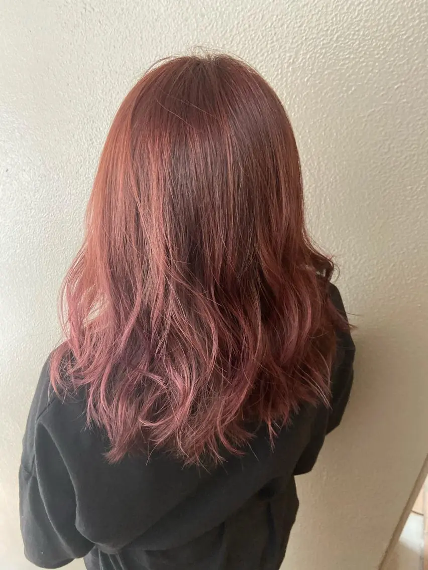 セミロング カラー 小栗 麻衣のヘアスタイル