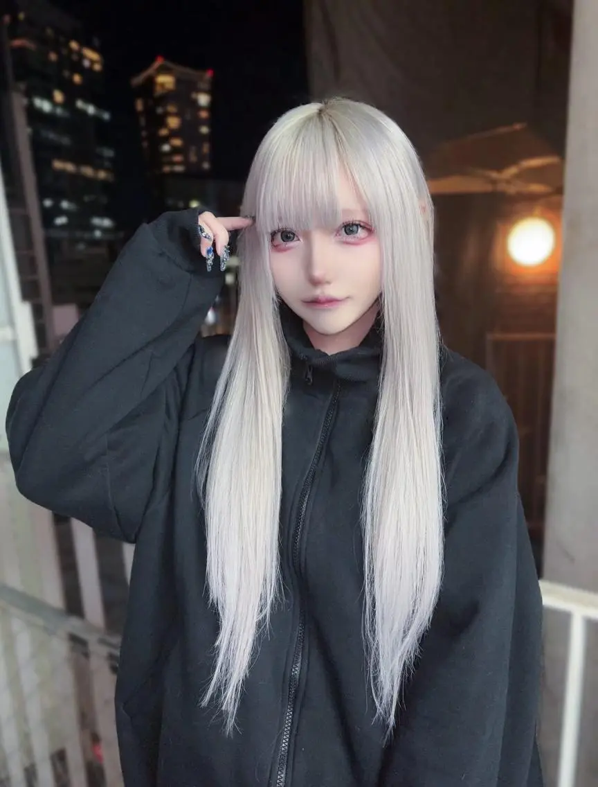 ロング カラー シールエクステ ブリーチ ハイトーンカラー エクステ レイヤーカット ホワイト&レイヤーカ ットエクステ長畠俊輔のヘアスタイル
