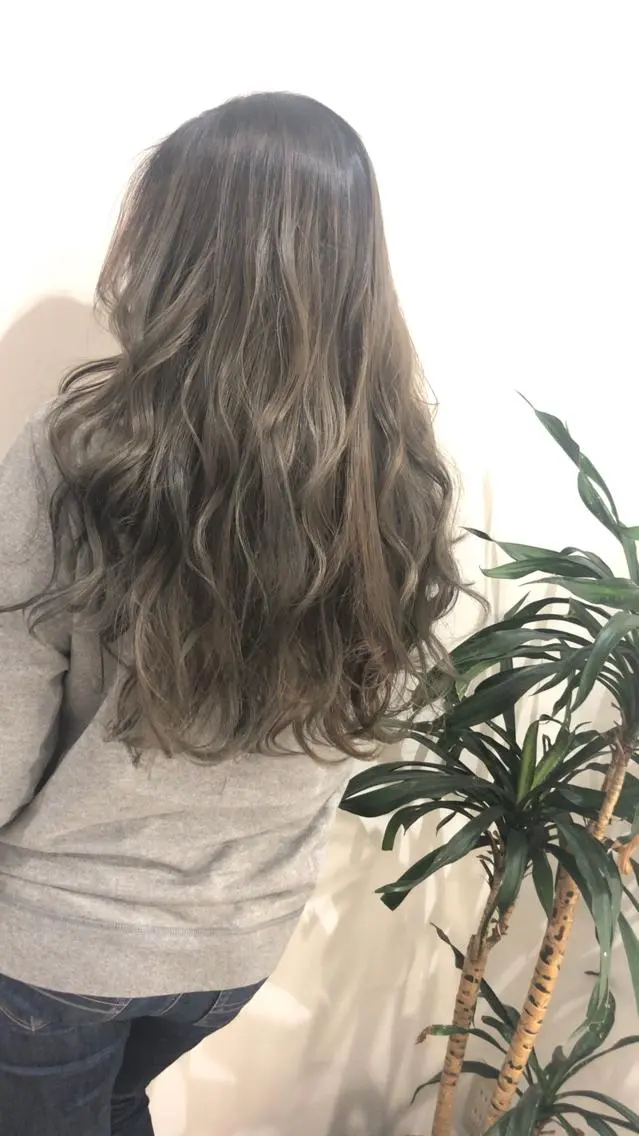 ロング カラー sail hairのヘアスタイル