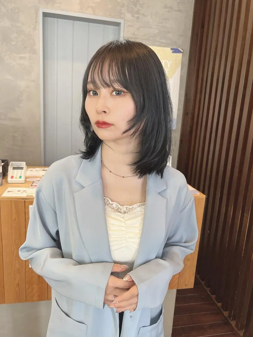 ミディアム カラー 黒髪 ブルーカラー ブルーブラック 具志 正太のヘアスタイル
