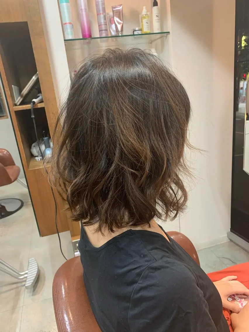 ミディアム 吉田 茉生のヘアスタイル