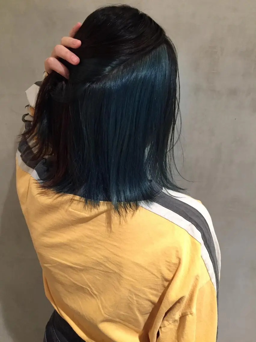 ショート カラー ブリーチ ブルーカラー ネイビーカラー 大西 直人のヘアスタイル